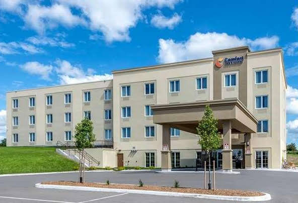 Comfort-Inn-Napanee-Exterior Comfort-Inn-Napanee-Exterior