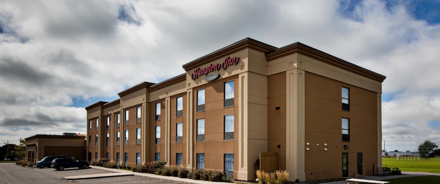 hampton-inn-napanee-exterior hampton-inn-napanee-exterior